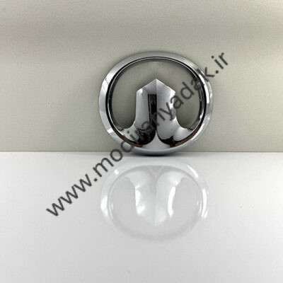 ارم وولکس جلو پنجره